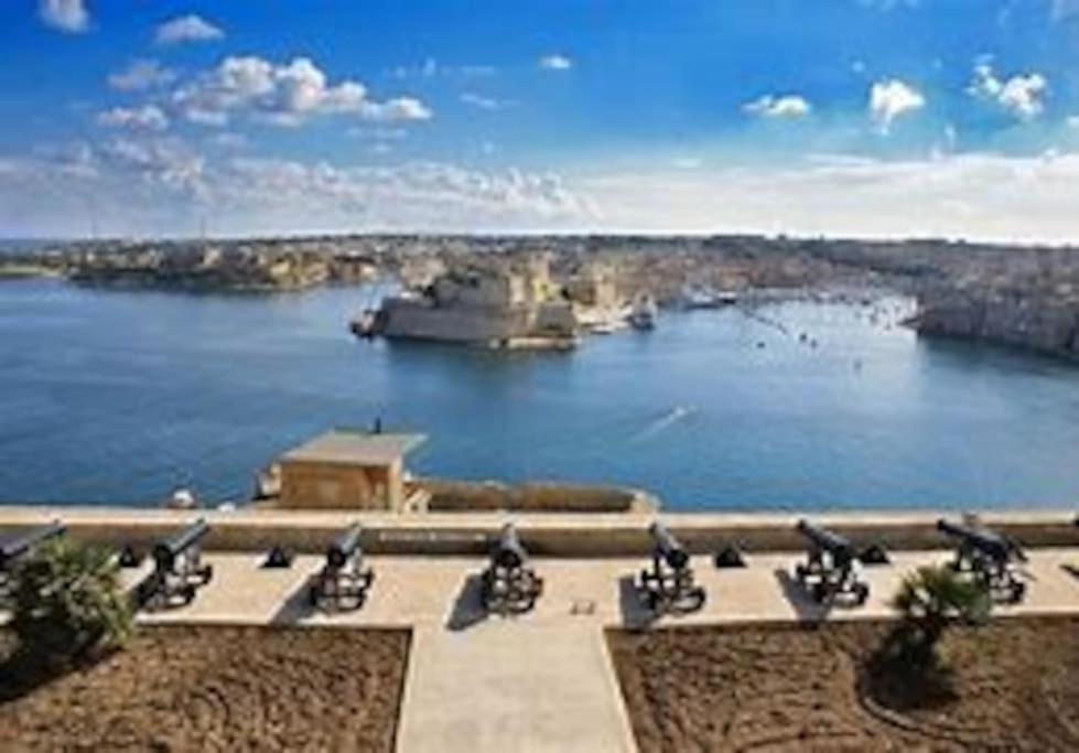 St Paul'S Bay Central Apartment In Qawra Сент-Полс-Бей Экстерьер фото