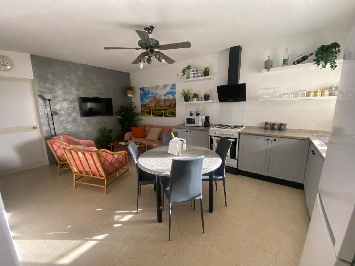 St Paul'S Bay Central Apartment In Qawra Сент-Полс-Бей Экстерьер фото